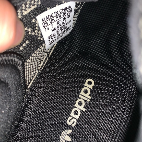 Yeezy 350 v2 Oreos - Picture 7 of 7